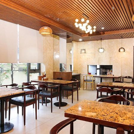 Azura Gold Hotel & Apartment Нячанг Экстерьер фото