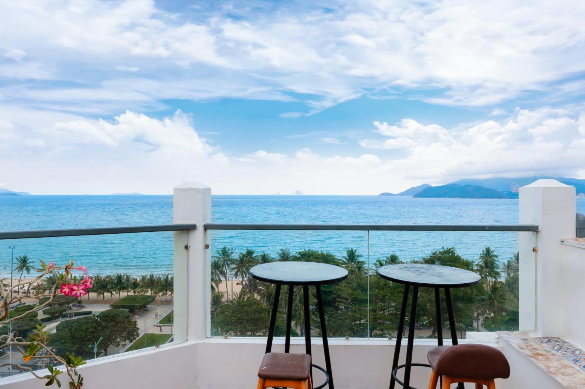Azura Gold Hotel & Apartment Нячанг Экстерьер фото
